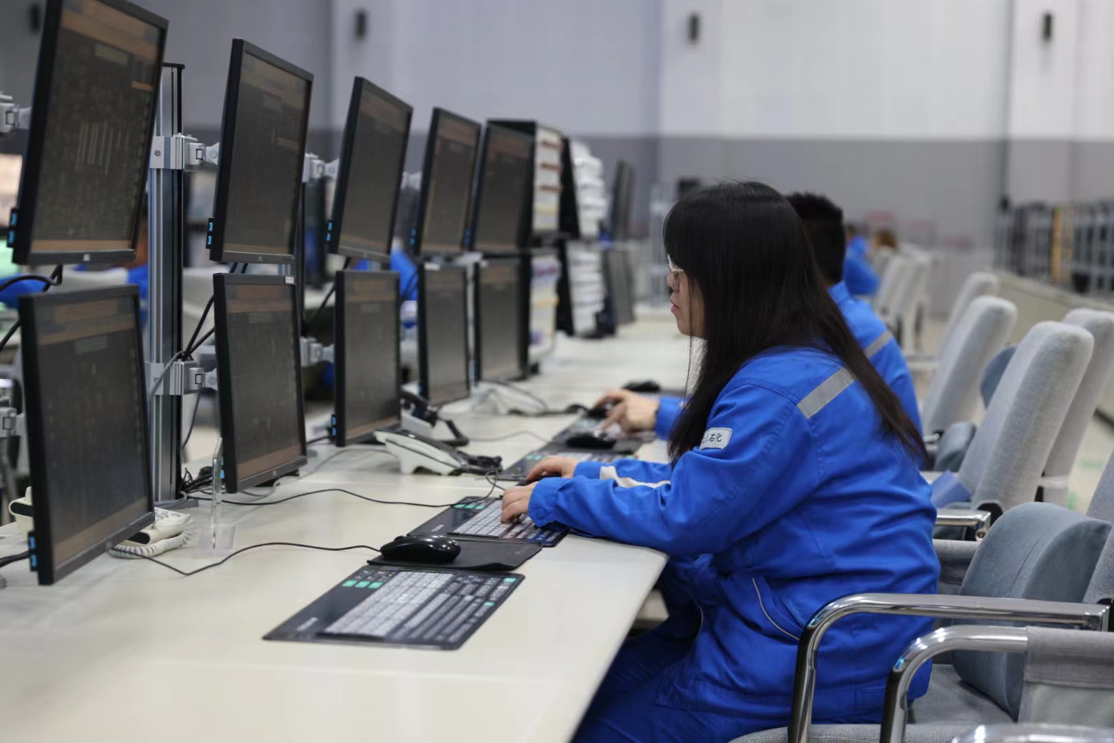 2024全国重点网络媒体龙江行 大庆石化数字赋能生产助推高质量发展(图2)