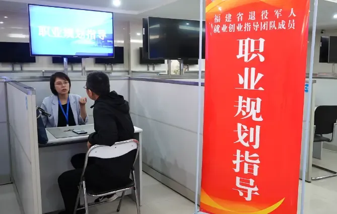 达成就业意向800余人！我省三地举办“百企千岗”巡回招聘活动(图1)