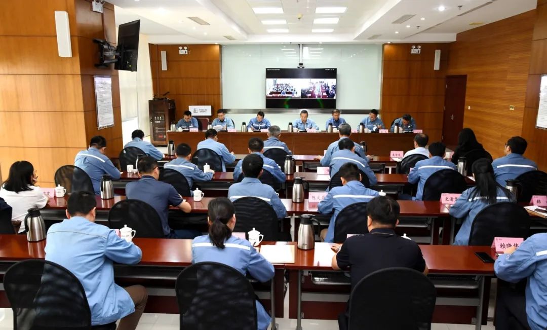 福建炼化传达学习贯彻中国石化2024年中工作会议精神(图1)