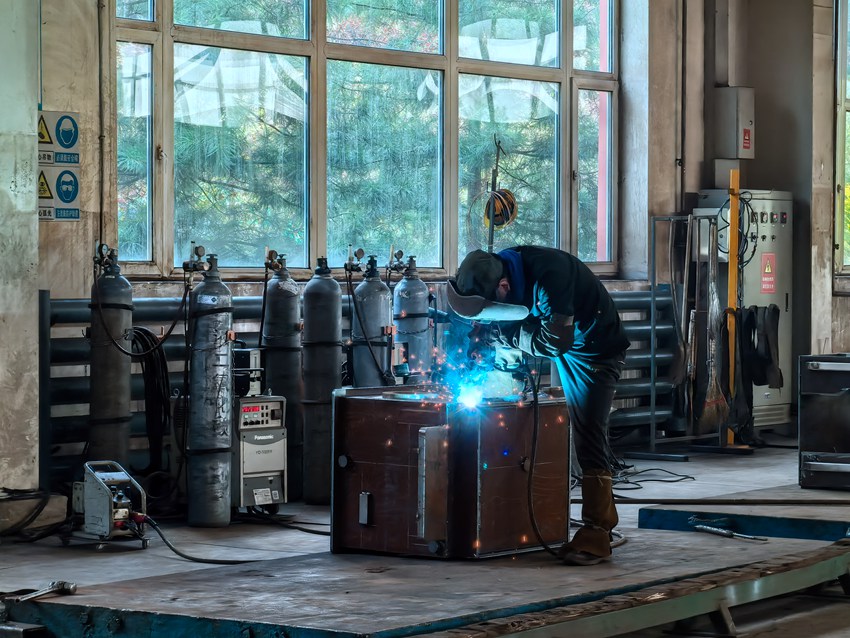 不产石油的通化县有一个全国闻名的石油化工机械制造企业(图4)