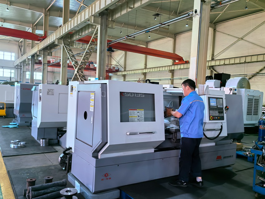 不产石油的通化县有一个全国闻名的石油化工机械制造企业(图2)